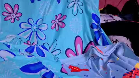 Snapshot of luly_blue chatting on 06-16-26, 04:37 Luly online show from 06-16-26, 04:37