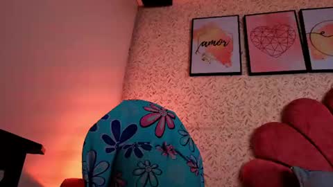 Snapshot of luly_blue chatting on 06-25-26, 04:12 Luly online show from 06-25-26, 04:12