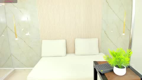 luminous__queen online show from 02-02-25, 07:35