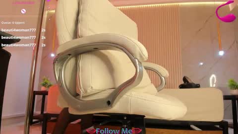 luminous__queen online show from 03-11-25, 02:43