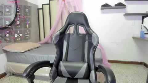 Snapshot of luna__02 chatting on 03-25-26, 11:27 Luna online show from 03-25-26, 11:27