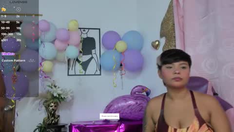 Snapshot of luna__cute chatting on 10-27-25, 12:15 Luna online show from 10-27-25, 12:15