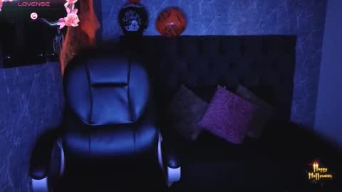 Snapshot of luna__dance chatting on 10-30-25, 03:30 Luna online show from 10-30-25, 03:30