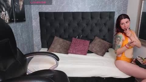 Snapshot of luna__dance chatting on 11-10-25, 04:33 Luna online show from 11-10-25, 04:33