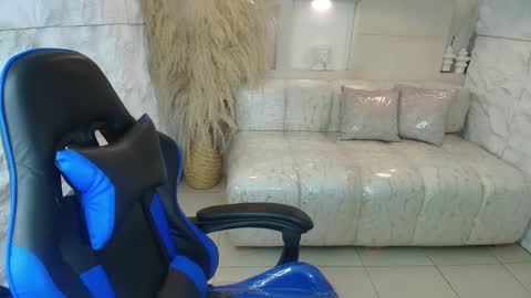 Snapshot of luna__r chatting on 09-17-25, 08:32 Luna online show from 09-17-25, 08:32