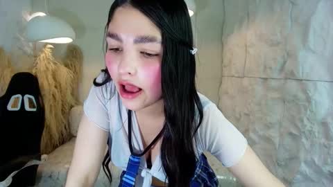 Snapshot of luna__r chatting on 10-11-25, 08:40 Luna online show from 10-11-25, 08:40