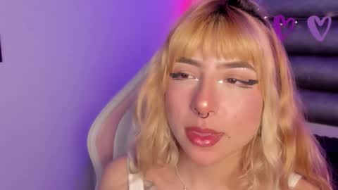 Snapshot of luna__scarlett chatting on 02-18-26, 09:00 luna online show from 02-18-26, 09:00