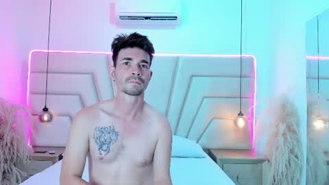 luna_and_axell online show from 07-23-26, 11:52