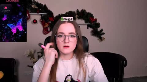 luna_berryy online show from 01-03-25, 08:22