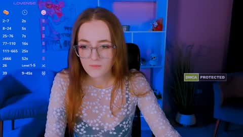 luna_berryy online show from 01-04-25, 08:16