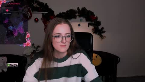 luna_berryy online show from 01-14-25, 04:57
