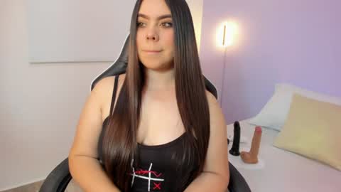 Snapshot of luna_blazze_ chatting on 06-19-26, 12:42 L U N A online show from 06-19-26, 12:42