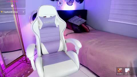 Snapshot of luna_celeeste_ chatting on 03-15-26, 05:41 Luna online show from 03-15-26, 05:41