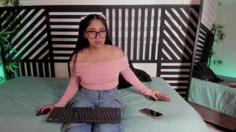 luna_cute14 online show from 12-22-25, 07:55