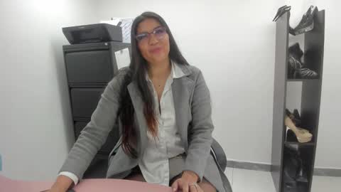 Snapshot of luna_dumont chatting on 02-16-26, 11:17 luna online show from 02-16-26, 11:17