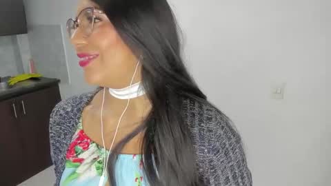 Snapshot of luna_dumont chatting on 03-21-26, 11:04 luna online show from 03-21-26, 11:04