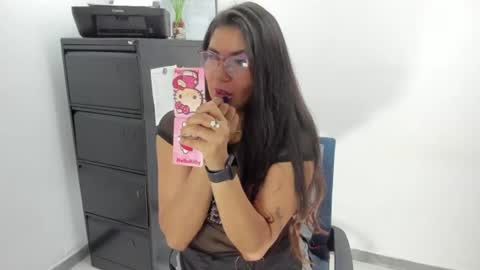 Snapshot of luna_dumont chatting on 06-29-26, 10:59 luna online show from 06-29-26, 10:59