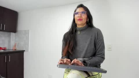 Snapshot of luna_dumont chatting on 07-11-26, 11:13 luna online show from 07-11-26, 11:13
