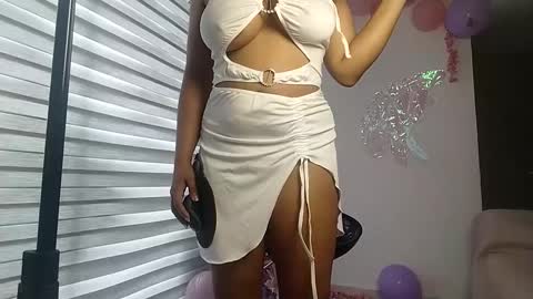 Snapshot of luna_ebony1 chatting on 10-14-25, 02:18 Couple X online show from 10-14-25, 02:18
