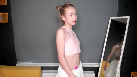 Snapshot of luna_helles chatting on 02-28-26, 09:54 Elizabeth online show from 02-28-26, 09:54