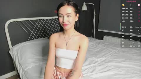 Snapshot of luna_helles chatting on 03-19-26, 03:38 Elizabeth online show from 03-19-26, 03:38