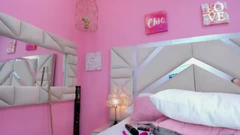 Snapshot of luna_hix chatting on 06-25-26, 12:32 luna_hix online show from 06-25-26, 12:32