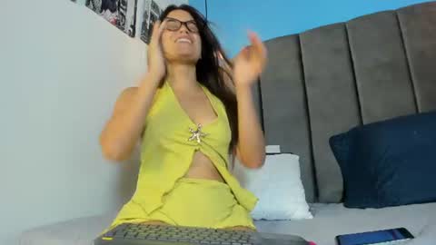 luna_honey9 online show from 06-25-26, 05:12