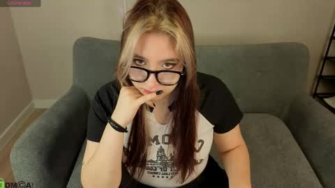Luna Host online show from 04-20-26, 02:58