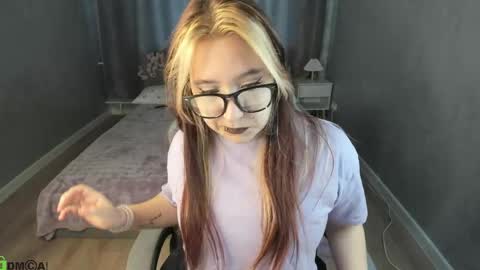 Luna Host online show from 05-14-26, 01:45