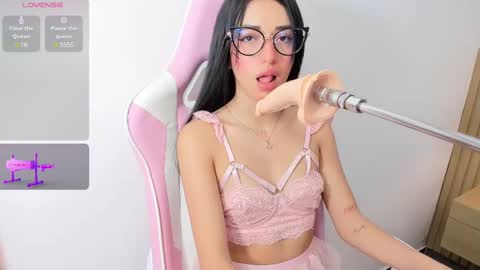 luna_kiss18 online show from 03-11-25, 12:06