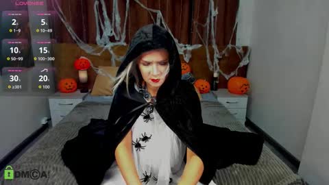 luna_lew1s online show from 10-31-25, 09:10