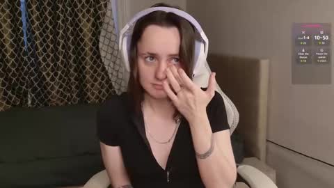 luna_loveeee online show from 10-19-25, 03:51