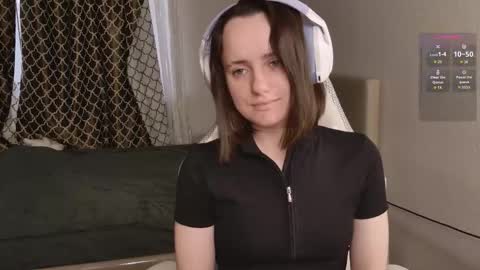 luna_loveeee online show from 10-20-25, 04:13