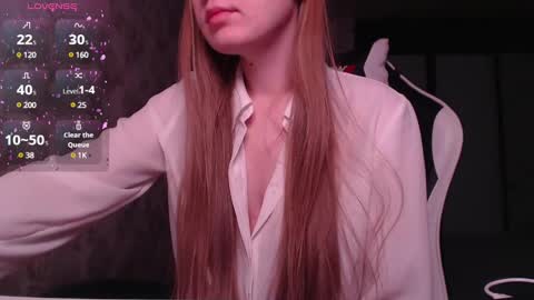 Snapshot of luna_loveisgood chatting on 12-19-24, 09:40 Luna online show from 12-19-24, 09:40