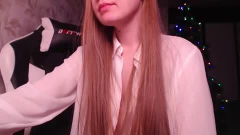 Snapshot of luna_loveisgood chatting on 12-22-24, 07:10 Luna online show from 12-22-24, 07:10