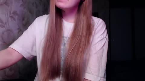 Snapshot of luna_loveisgood chatting on 01-02-25, 03:29 Luna online show from 01-02-25, 03:29