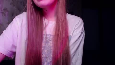 Snapshot of luna_loveisgood chatting on 01-02-25, 06:34 Luna online show from 01-02-25, 06:34