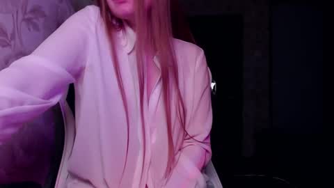 Snapshot of luna_loveisgood chatting on 01-03-25, 01:16 Luna online show from 01-03-25, 01:16