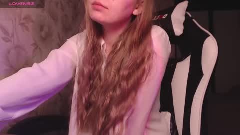 Snapshot of luna_loveisgood chatting on 01-23-25, 11:58 Luna online show from 01-23-25, 11:58