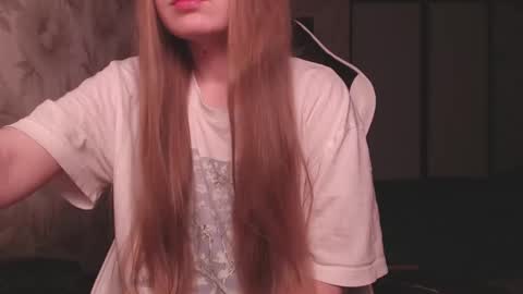 Snapshot of luna_loveisgood chatting on 02-16-25, 01:38 Luna online show from 02-16-25, 01:38