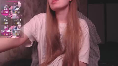 Snapshot of luna_loveisgood chatting on 02-23-25, 02:57 Luna online show from 02-23-25, 02:57