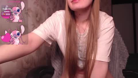 Snapshot of luna_loveisgood chatting on 02-25-25, 01:50 Luna online show from 02-25-25, 01:50