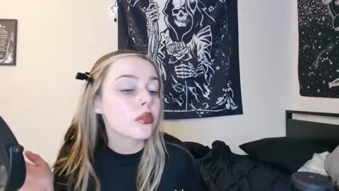 Luna online show from 10-11-25, 04:22