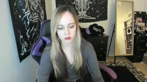 Luna online show from 12-14-25, 12:49