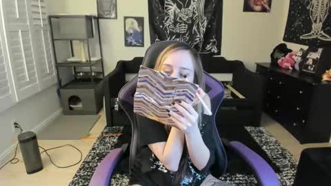 Luna online show from 01-11-26, 01:32