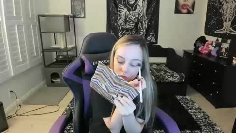 Luna online show from 01-18-26, 12:47