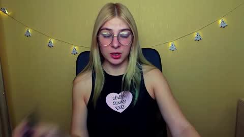 Snapshot of luna_lush_ chatting on 12-05-24, 07:16 Luna online show from 12-05-24, 07:16