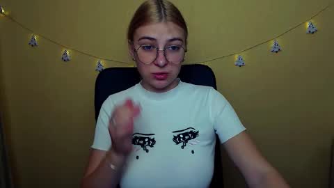 Snapshot of luna_lush_ chatting on 12-07-24, 09:06 Luna online show from 12-07-24, 09:06
