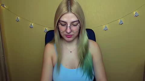 Snapshot of luna_lush_ chatting on 12-09-24, 10:22 Luna online show from 12-09-24, 10:22