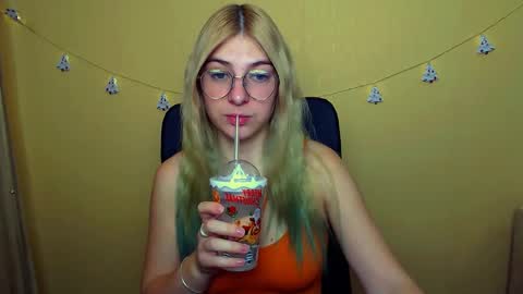 Snapshot of luna_lush_ chatting on 12-14-24, 09:29 Luna online show from 12-14-24, 09:29